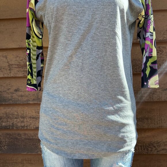 Raglan Style Grey Shirt With Halloween-Themed Graphic Sleeves & 3/4 Length Desig - Picture 4 of 8